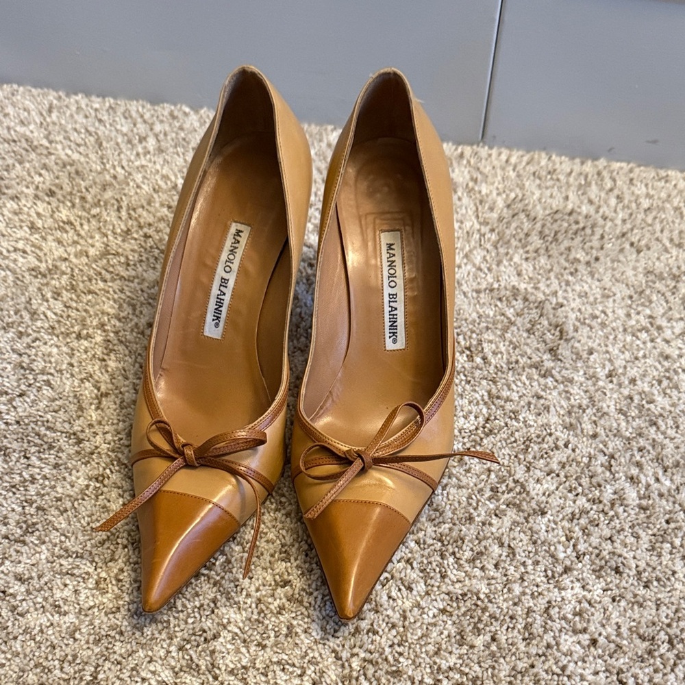 Manolo Blahnik Brown Leather Heels with Bow